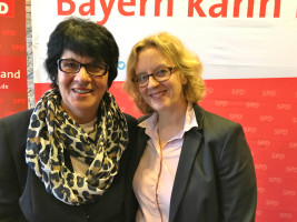 Natascha Kohnen mit Elke Amrhein aus Soden vom Kinderhospitz in Aschaffenburg