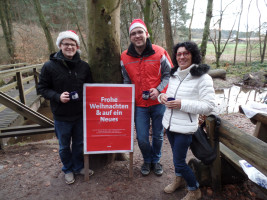 Der Glühwein schmeckt Jörg, Tobias und Helga