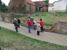 Rekonstruierte Reste der Ortsmauer