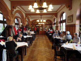 Mittagessen in der Brauereigaststätte der Höpfnerbrauerei