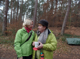 Martina im Gespräch mit einer interessierten Sulzbacherin