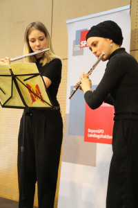 Erstklassige musikalische Umrahmung durch die „Jugend musiziert“-Preisträgerinnen Anina Karch und Hannah Beschel.