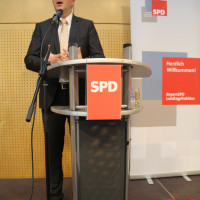 Markus Rinderspacher mit einem aufrüttelnden Vortrag die bayerische Geschichte und den heutigen Zustand der Demokratie zum Thema