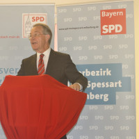 Franz Müntefering hält die Festrede.
