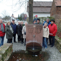 Gruppenbild am Brünnchen